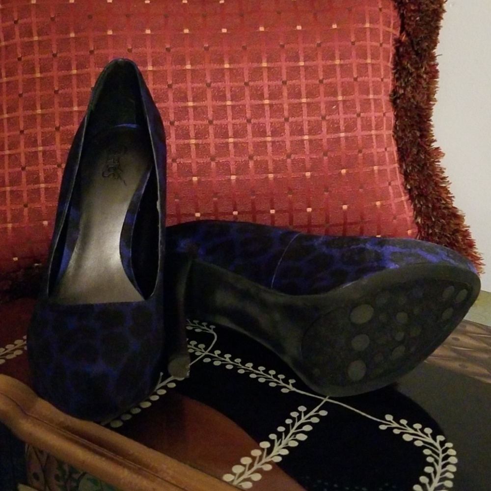 Heels - Picture 4 of 4